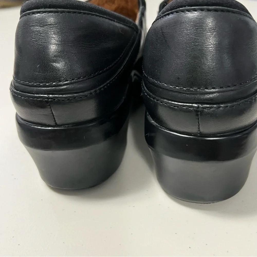 ARIAT Slip On Black Leather Clogs - Picture 6 of 14